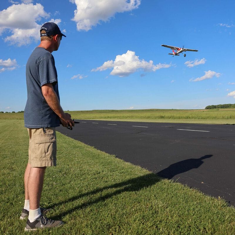 [Havada] E-flite Carbon-Z Cessna 150T 2.1m - Pilot kumandayla uçurma sahnesi