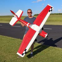 [Boyut] E-flite Carbon-Z Cessna 150T 2.1m - Pilot ile boyut karşılaştırması, 2.1 metre kanat açıklığı