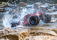 [Action] Traxxas XRT 4WD - kırmızı araç kayalık derede suya dalıyor