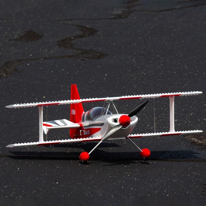 [Dış] E-Flite Ultimate 3D Smart BNF - Islak pist üzerinde 3/4 önden görünüm