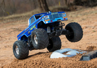 [Action] Traxxas Bigfoot No.1 - toprak zeminde tek teker kalkık aksiyon