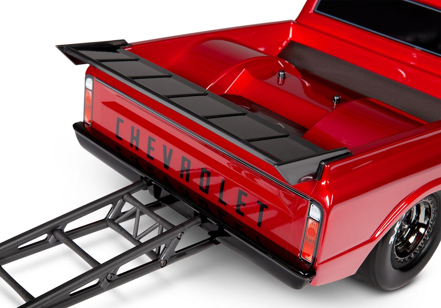 [Detay] Traxxas Drag Slash - kırmızı araç arka kapağı ve spoyler yakın çekim