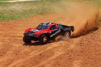 [Action] Traxxas Nitro Slash - çimenli toprak pistte toz kaldıran sürüş