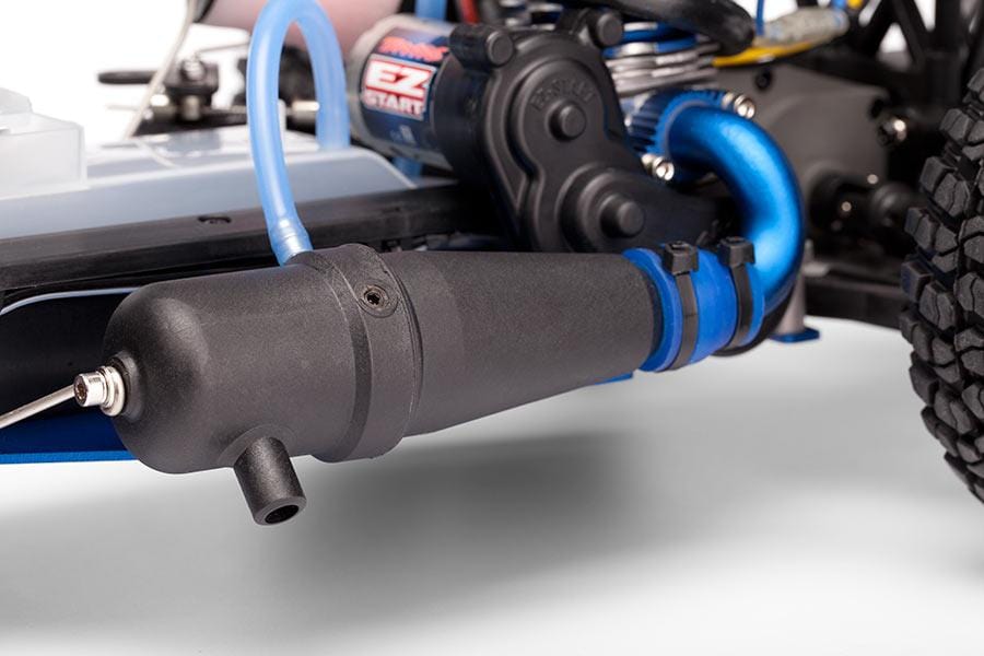 [Motor] Traxxas Nitro Slash - ayarlı egzoz susturucu ve yakıt hattı yakın çekim