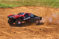 [Action] Traxxas Slayer Pro - kırmızı 25 numara kaplama toprak pistte toz kaldırarak